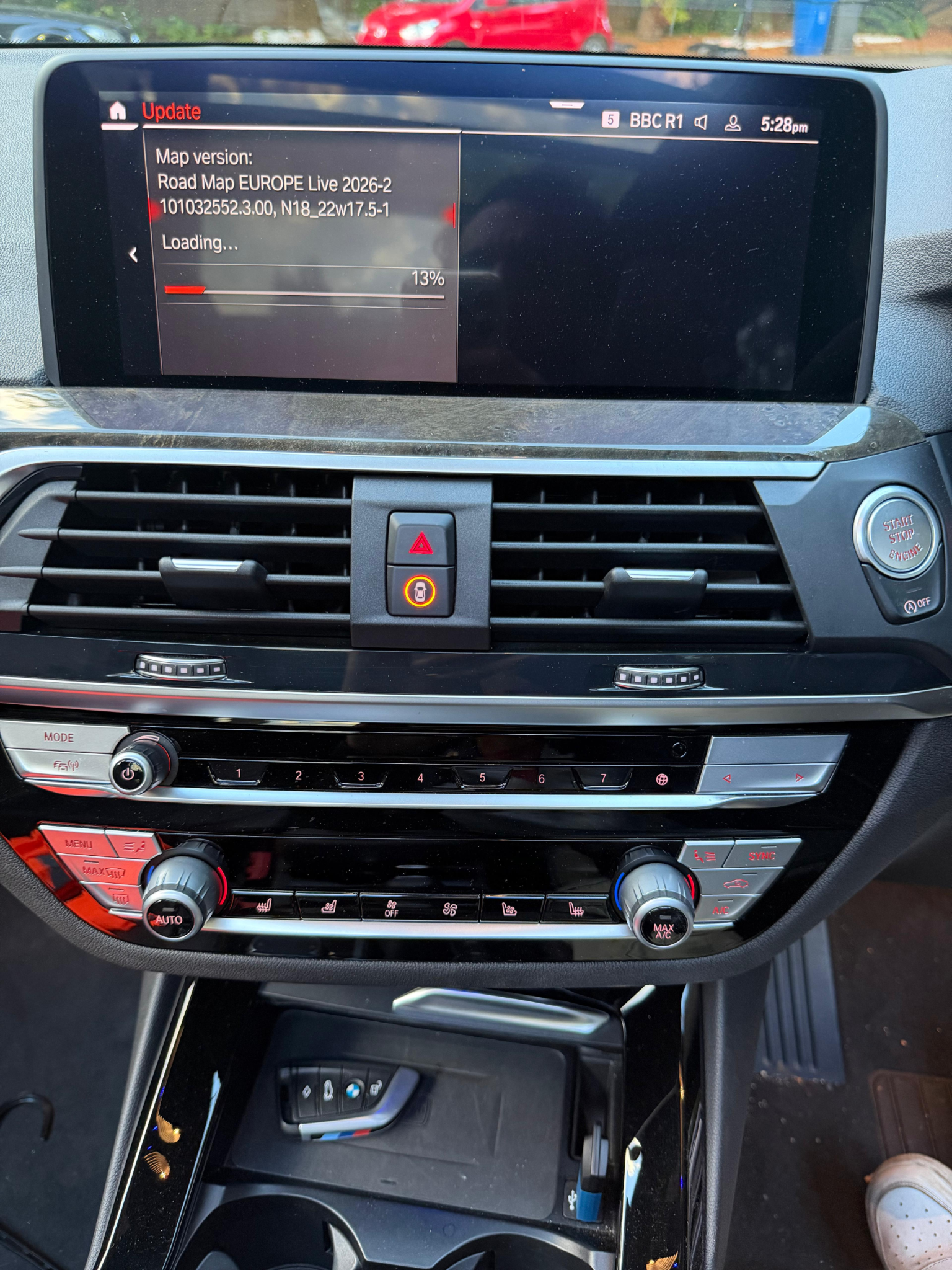 BMW navigation screen installing a Europe map update